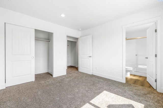 7672 Grapevine Ct, West Richland, WA 99353