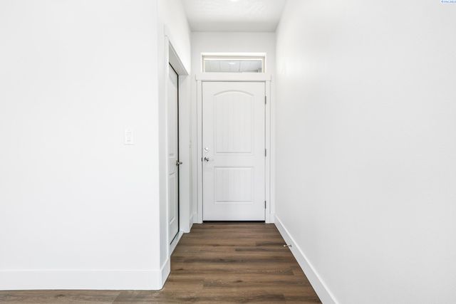 7672 Grapevine Ct, West Richland, WA 99353