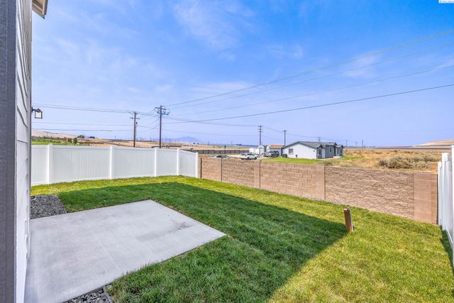 7672 Grapevine Ct, West Richland, WA 99353