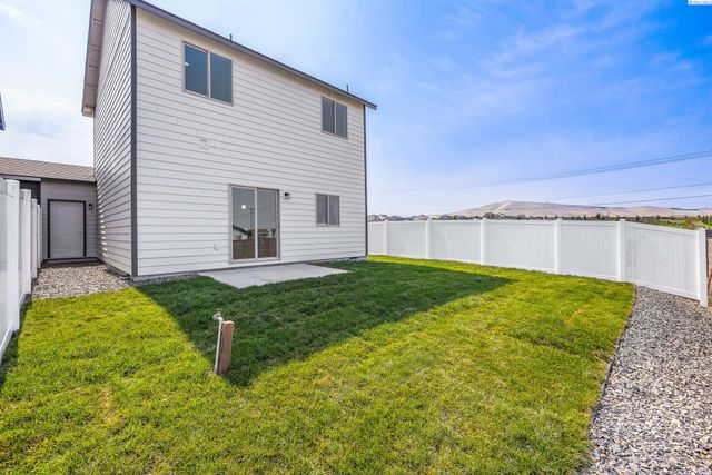 7672 Grapevine Ct, West Richland, WA 99353