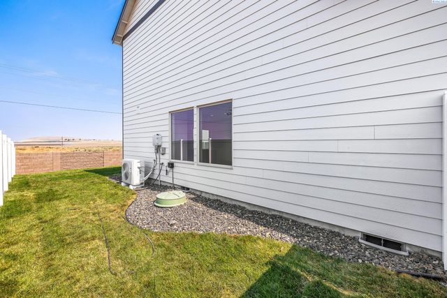 7672 Grapevine Ct, West Richland, WA 99353