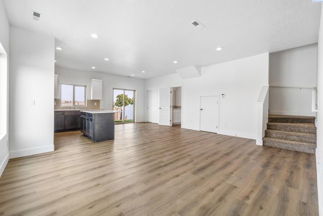 7672 Grapevine Ct, West Richland, WA 99353