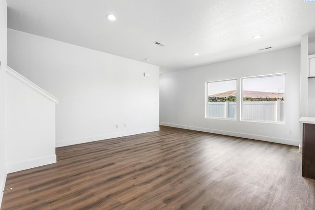 7672 Grapevine Ct, West Richland, WA 99353