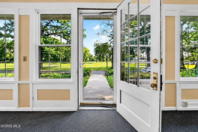 2333 Chevy Chase Lane, Toledo, OH 43614