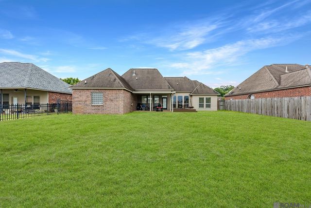 34184 Fountain View Dr, Walker, LA 70785
