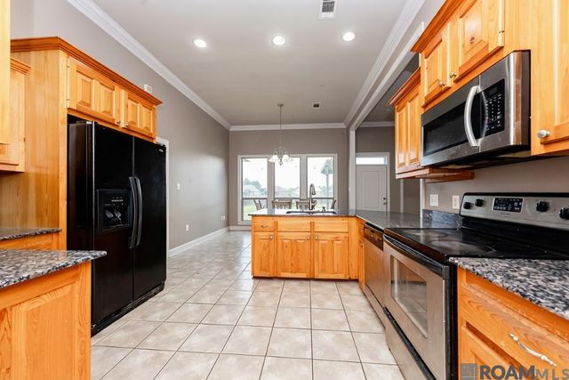 34184 Fountain View Dr, Walker, LA 70785