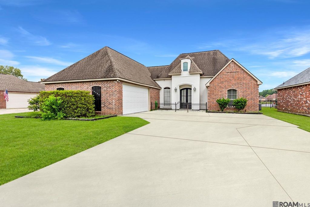 34184 Fountain View Dr, Walker, LA 70785