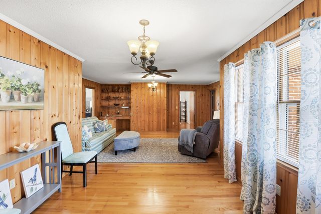 319 E Hampton Street, Elloree, SC 29047