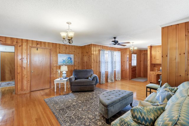 319 E Hampton Street, Elloree, SC 29047