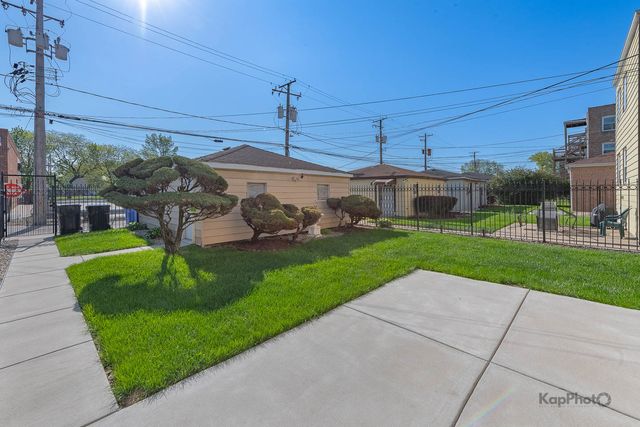 8725 S Harper Avenue 2, Chicago, IL 60619