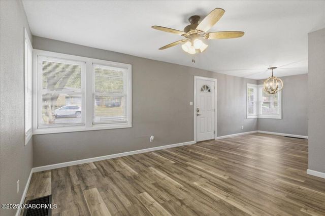 1837 W MCCARTY STREET, Jefferson City, MO 65109