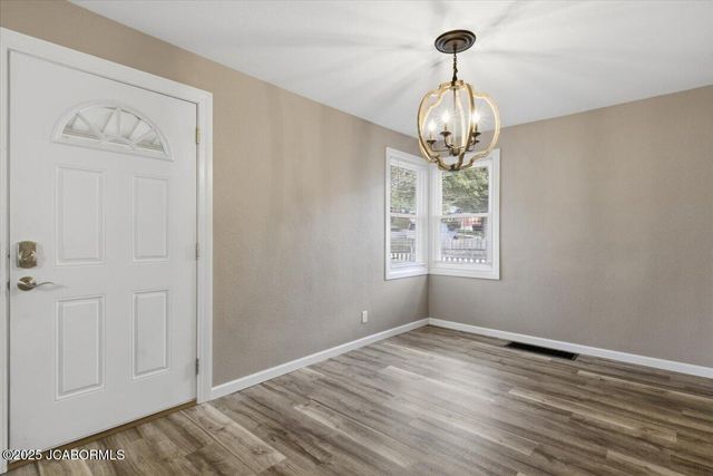 1837 W MCCARTY STREET, Jefferson City, MO 65109