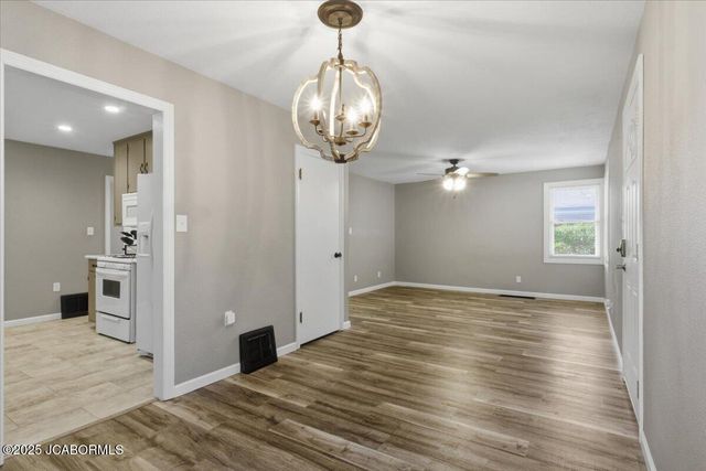 1837 W MCCARTY STREET, Jefferson City, MO 65109