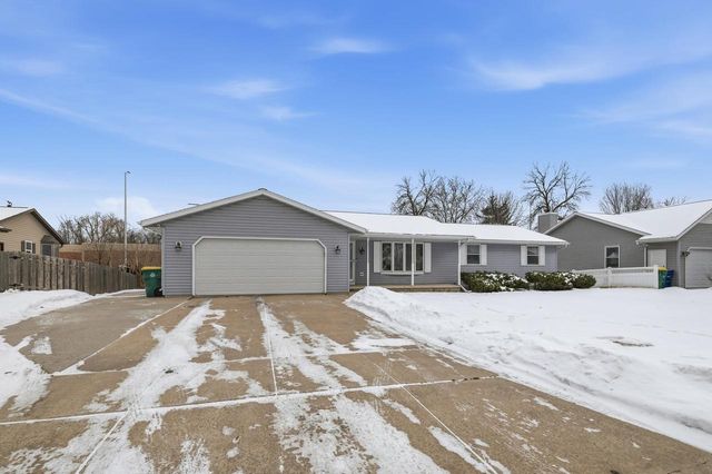 1901 BEECH TREE DRIVE, Green Bay, WI 54304