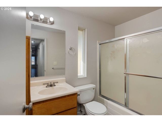 21715 Ne HALSEY St, Fairview, OR 97024