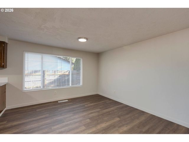 21715 Ne HALSEY St, Fairview, OR 97024