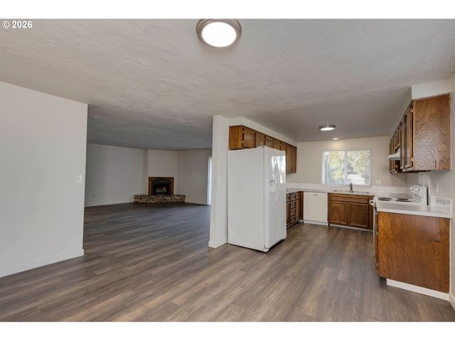 21715 Ne HALSEY St, Fairview, OR 97024