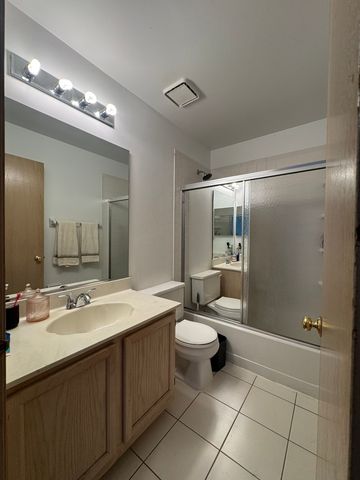 2164 SEAVER Lane 2164, Hoffman Estates, IL 60169