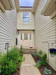 2164 SEAVER Lane 2164, Hoffman Estates, IL 60169