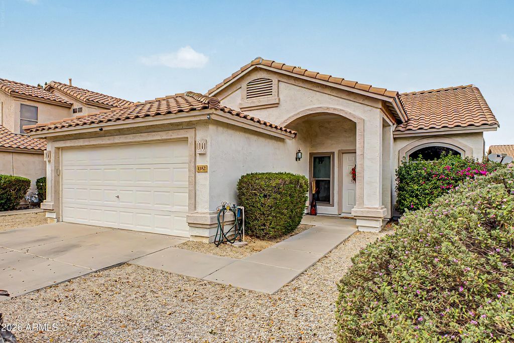 1352 W SPARROW Drive, Chandler, AZ 85286 — photo 2