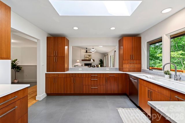 12 Beech Tree Lane, Asheville, NC 28804