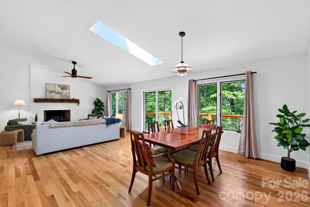 12 Beech Tree Lane, Asheville, NC 28804