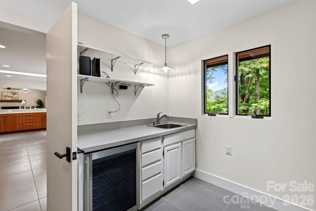 12 Beech Tree Lane, Asheville, NC 28804