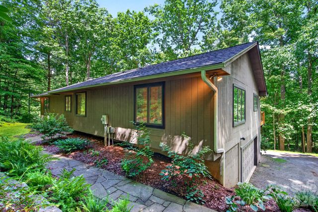 12 Beech Tree Lane, Asheville, NC 28804