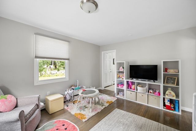 706 Russells Mills Rd, Dartmouth, MA 02748