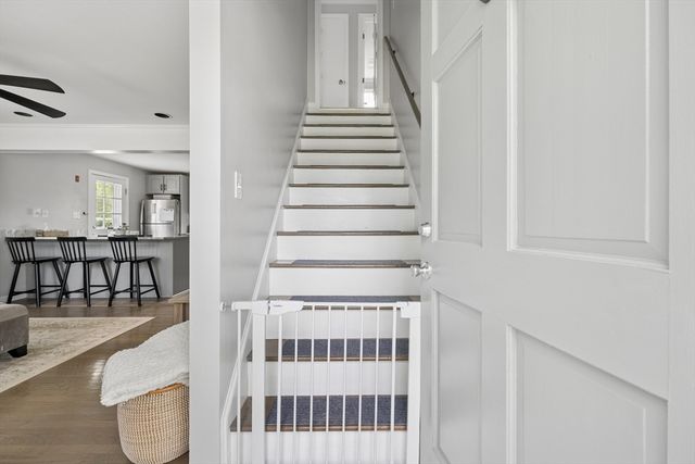 706 Russells Mills Rd, Dartmouth, MA 02748