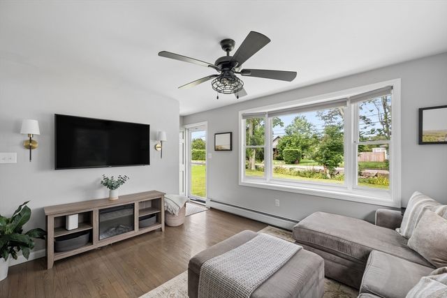 706 Russells Mills Rd, Dartmouth, MA 02748