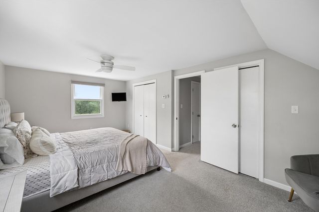 706 Russells Mills Rd, Dartmouth, MA 02748