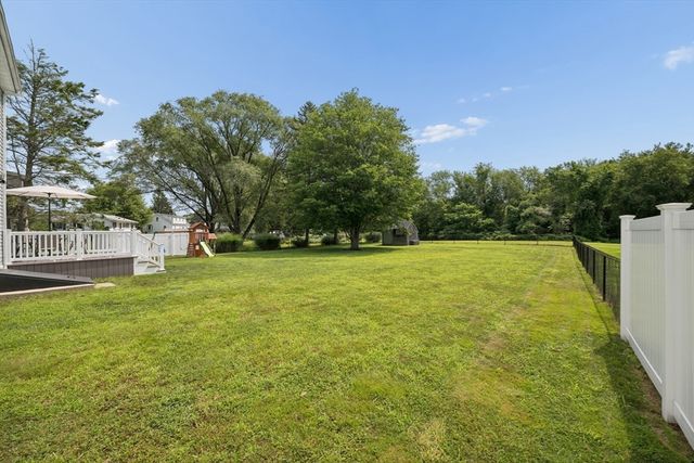 706 Russells Mills Rd, Dartmouth, MA 02748