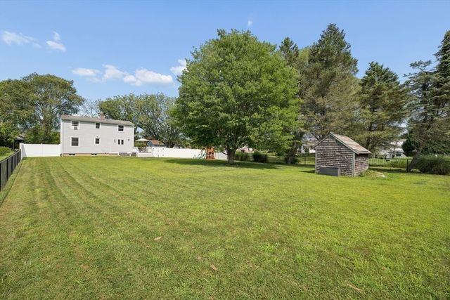 706 Russells Mills Rd, Dartmouth, MA 02748