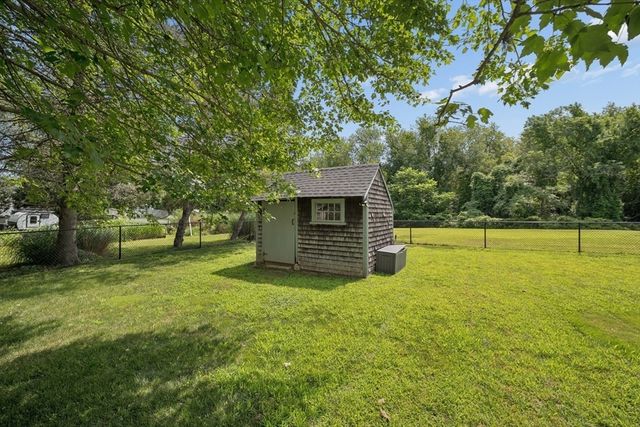 706 Russells Mills Rd, Dartmouth, MA 02748