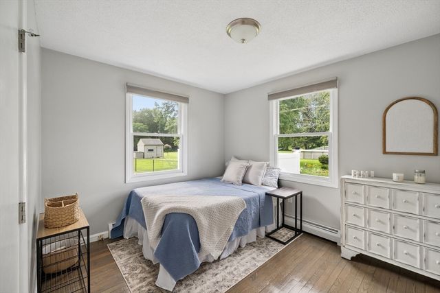 706 Russells Mills Rd, Dartmouth, MA 02748
