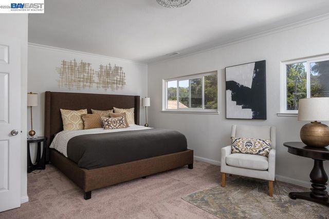 3354 D St, Hayward, CA 94541