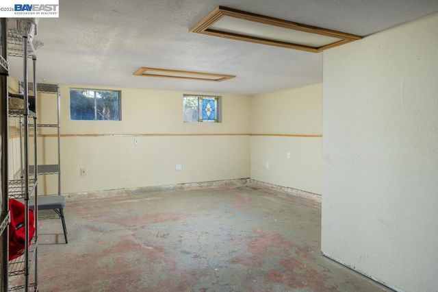 3354 D St, Hayward, CA 94541