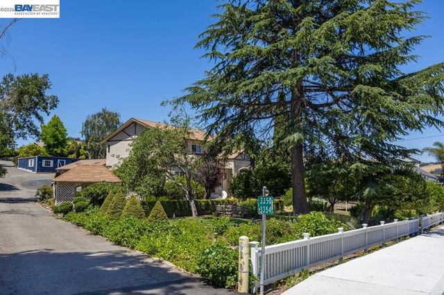 3354 D St, Hayward, CA 94541