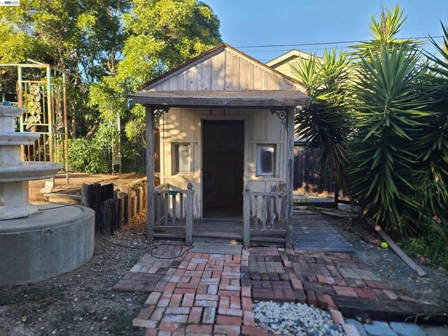 3354 D St, Hayward, CA 94541