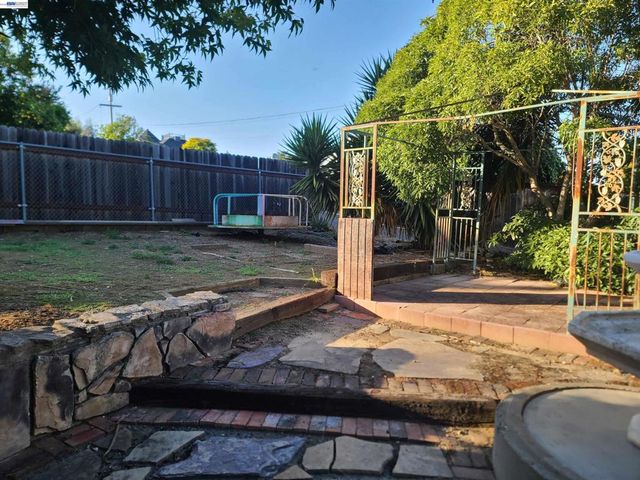 3354 D St, Hayward, CA 94541