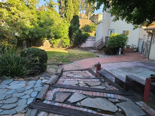 3354 D St, Hayward, CA 94541