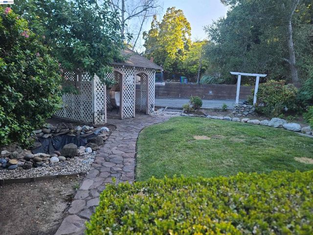 3354 D St, Hayward, CA 94541