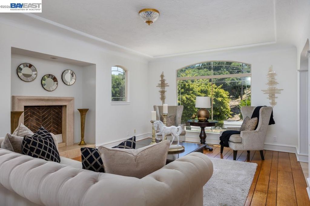 Image 14 of property listing at 3354 D St, Hayward, CA 94541