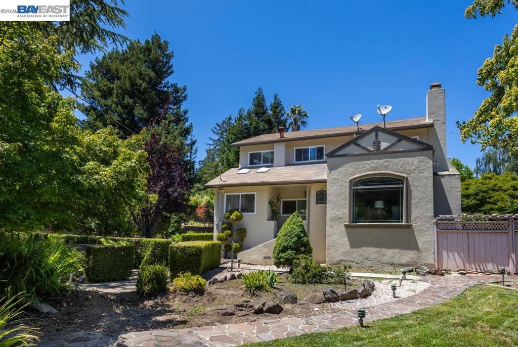 Image 2 of property listing at 3354 D St, Hayward, CA 94541