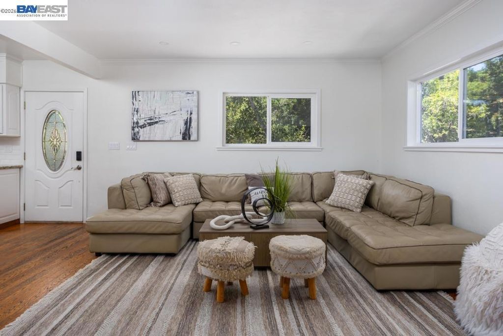 Image 7 of property listing at 3354 D St, Hayward, CA 94541
