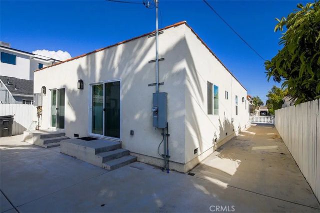 2131 S Cloverdale Avenue, Los Angeles, CA 90016