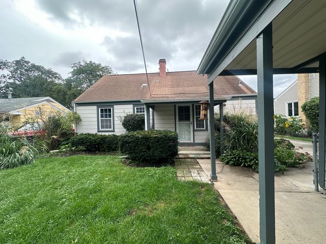 1015 N Fernandez Avenue, Arlington Heights, IL 60004