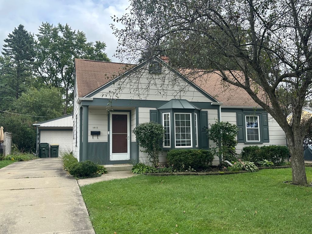 1015 N Fernandez Avenue, Arlington Heights, IL 60004
