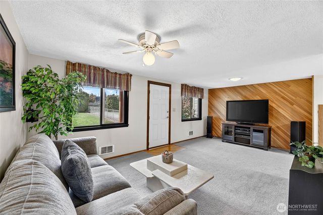 17830 116th Avenue SE, Renton, WA 98058